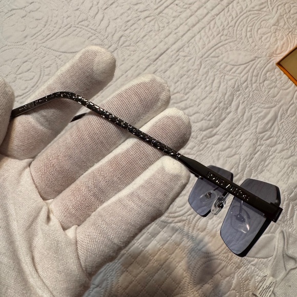 LV Color Tinted Shades - Picture 5 of 6